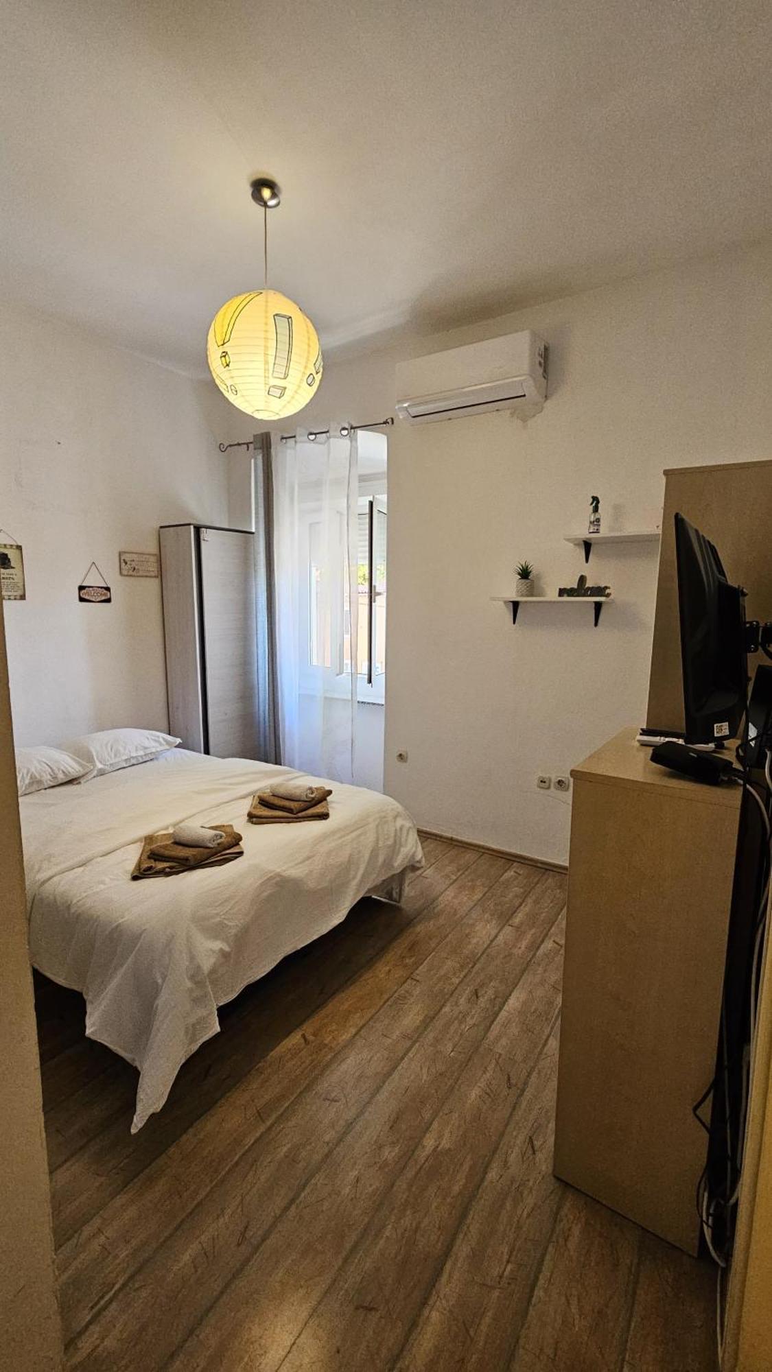 Studio Apartment Kiki For 2, Near Old Town & Beach, Free Wifi Zadar Exterior photo